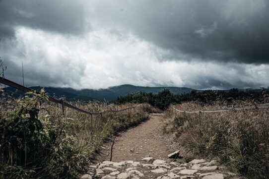 เส้นทางภูเขาใต้เมฆครึ้ม เตือนให้ตรวจสภาพอากาศก่อนขึ้นเขา